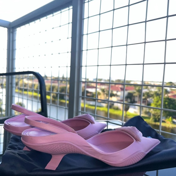 Prada Gabardine Slingback Pointed Pumps With Kitten Heel - Picture 3 of 5